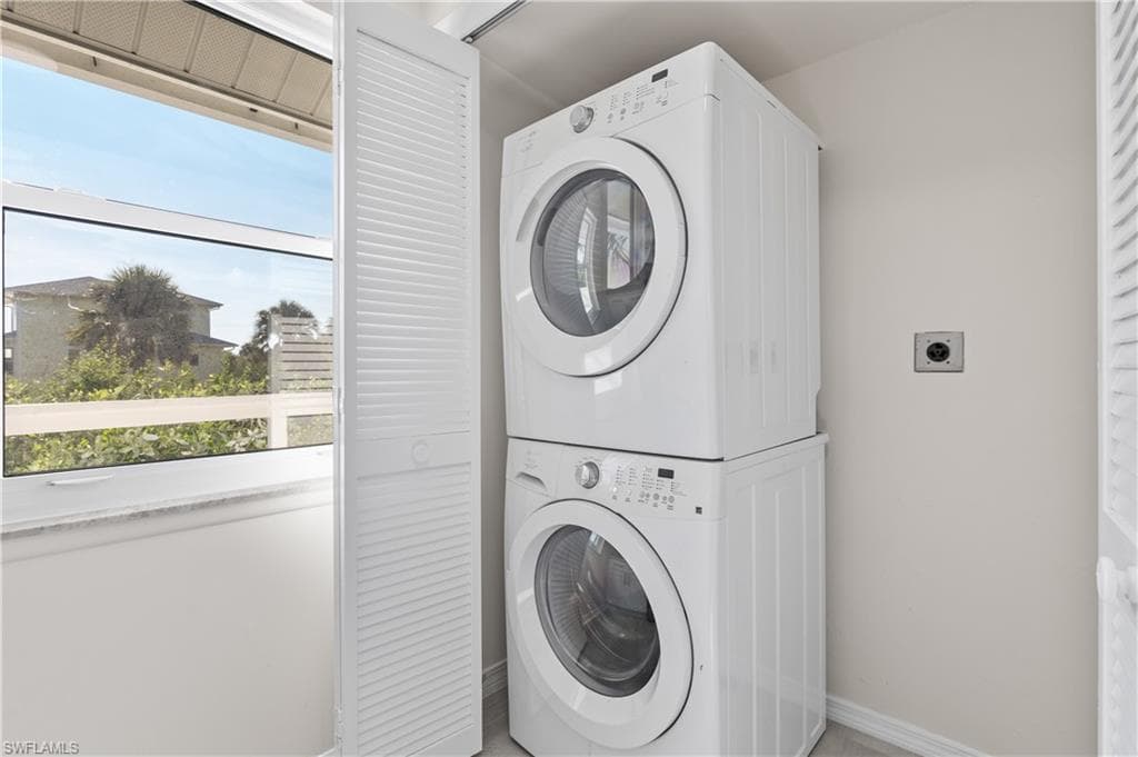 9297 Kincaid CT, SANIBEL FL 33957-18