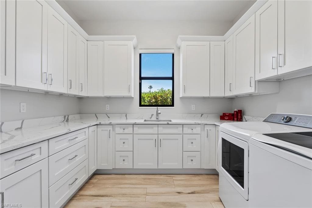 9974 Winterview DR, NAPLES FL 34109-38