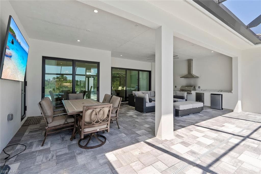 9974 Winterview DR, NAPLES FL 34109-3