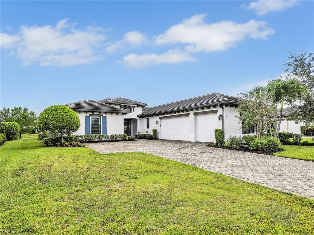 2079 Antigua LN N, NAPLES FL 34120-2