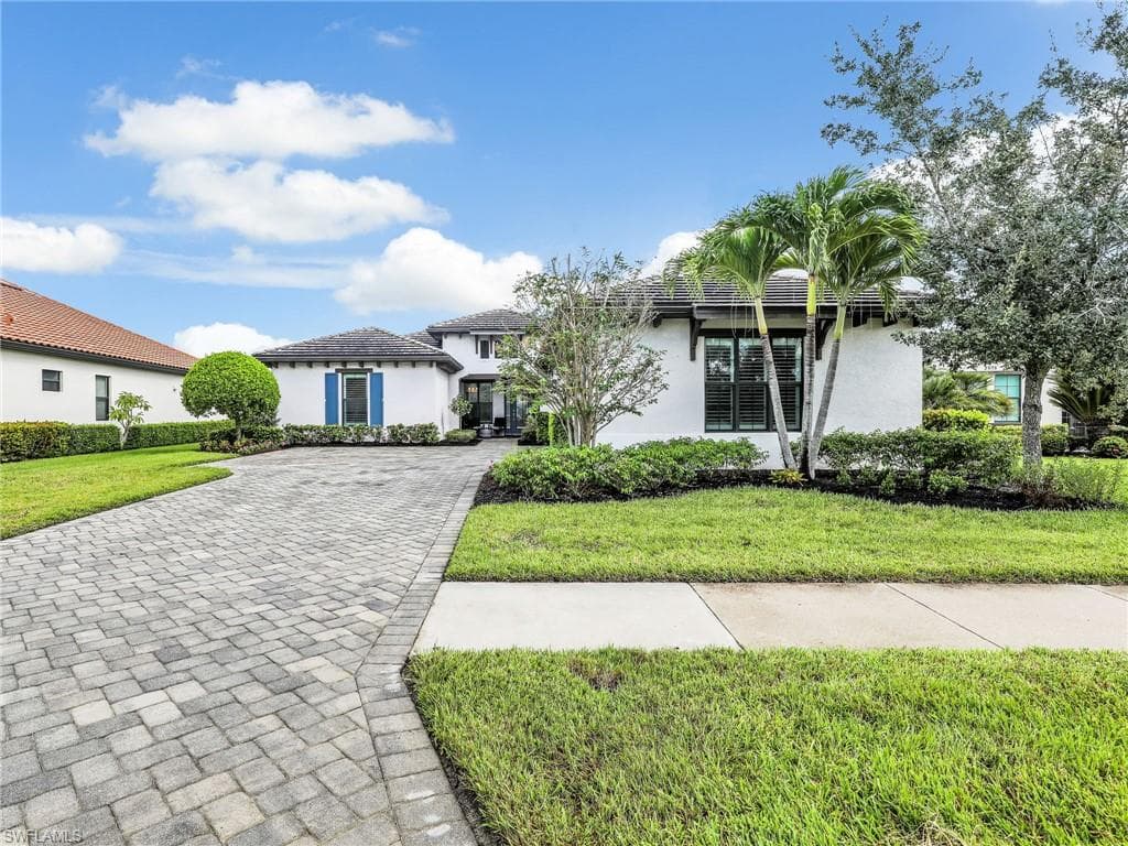 2079 Antigua LN N, NAPLES FL 34120-3