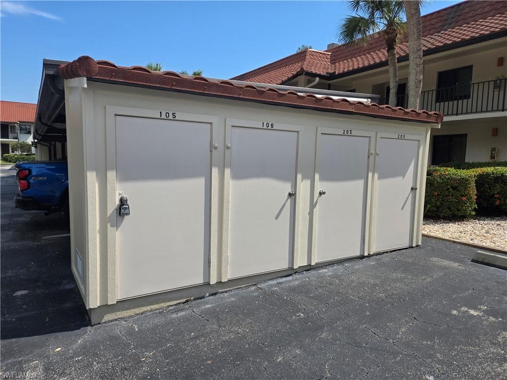 4955 Pepper CIR # B105, NAPLES FL 34113-1