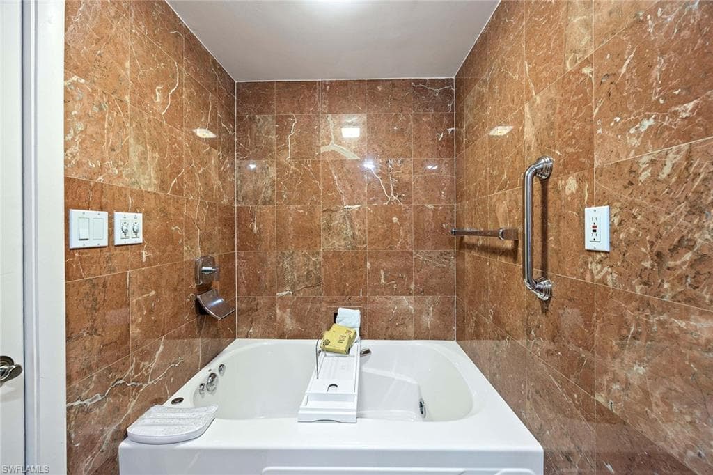 4031 Gulf Shore BLVD N # 10C, NAPLES FL 34103-28
