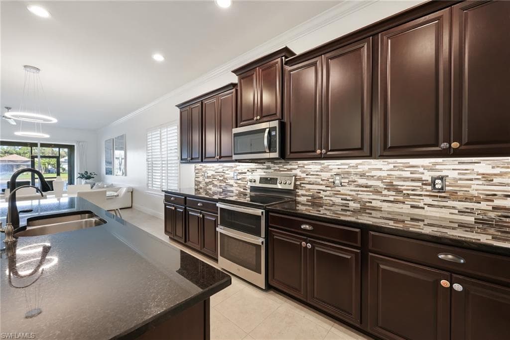 3275 Pilot CIR, NAPLES FL 34120-9