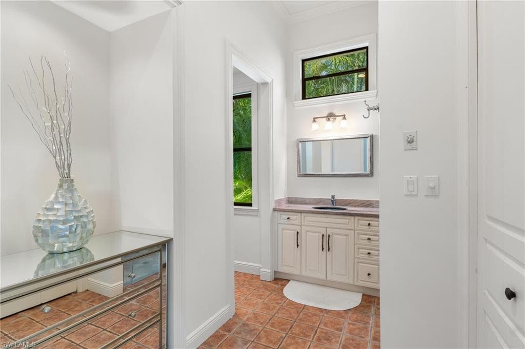 2755 Lantern LN, NAPLES FL 34102-12