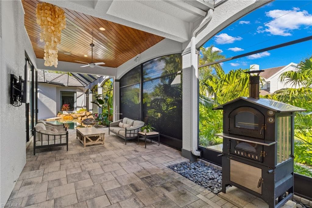 2755 Lantern LN, NAPLES FL 34102-25