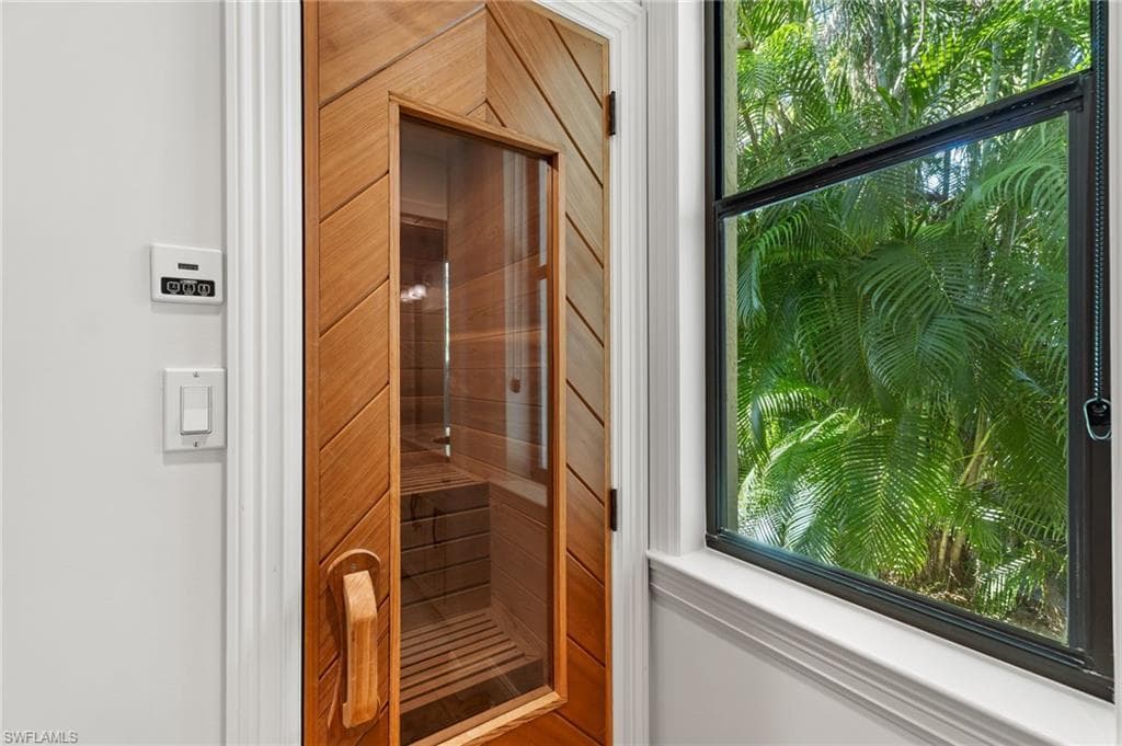 2755 Lantern LN, NAPLES FL 34102-14