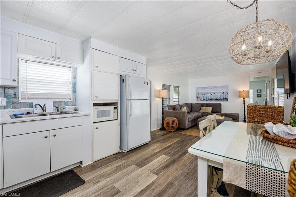 16241 Siesta DR, FORT MYERS FL 33908-5