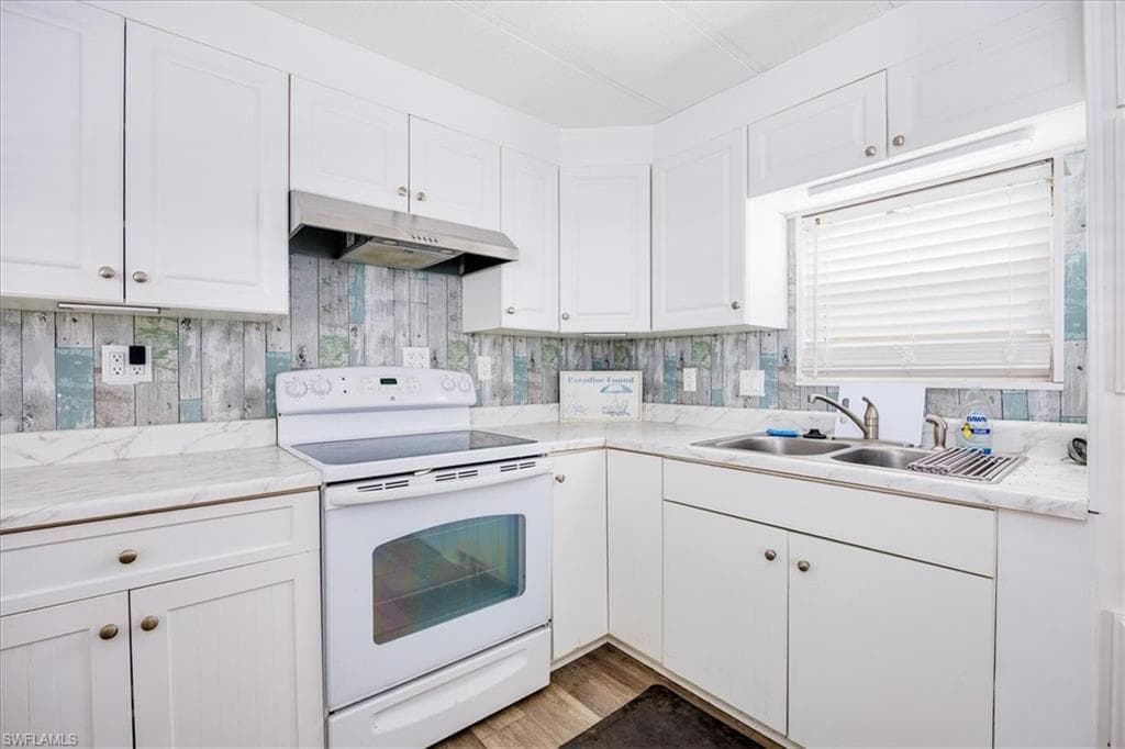 16241 Siesta DR, FORT MYERS FL 33908-8