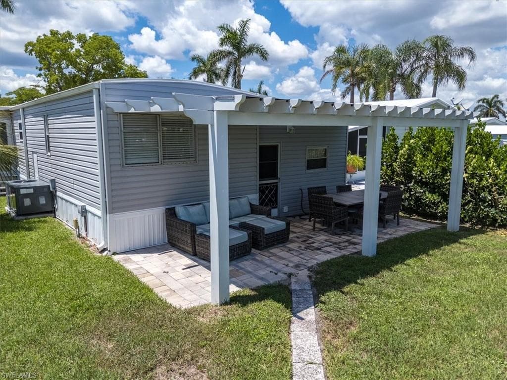 16241 Siesta DR, FORT MYERS FL 33908-23