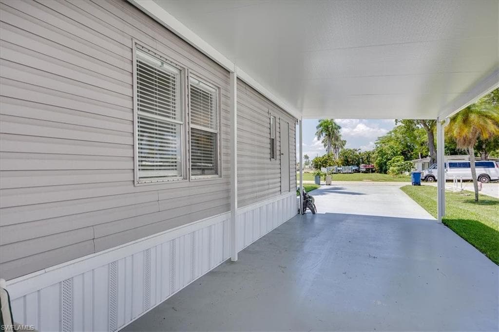 16241 Siesta DR, FORT MYERS FL 33908-28