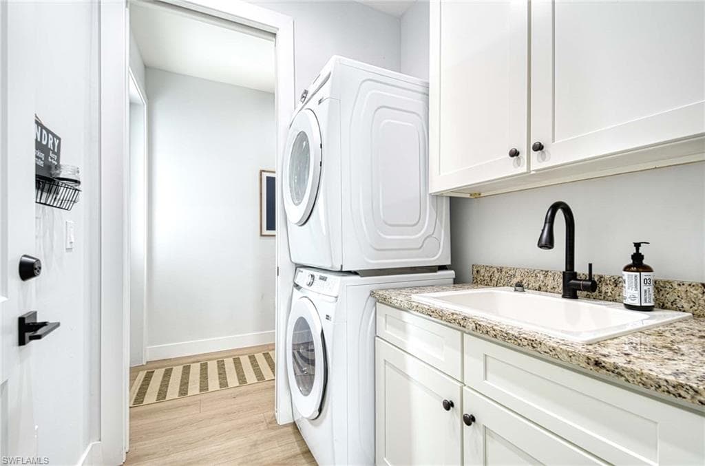 1147 Steeves AVE, NAPLES FL 34104-11
