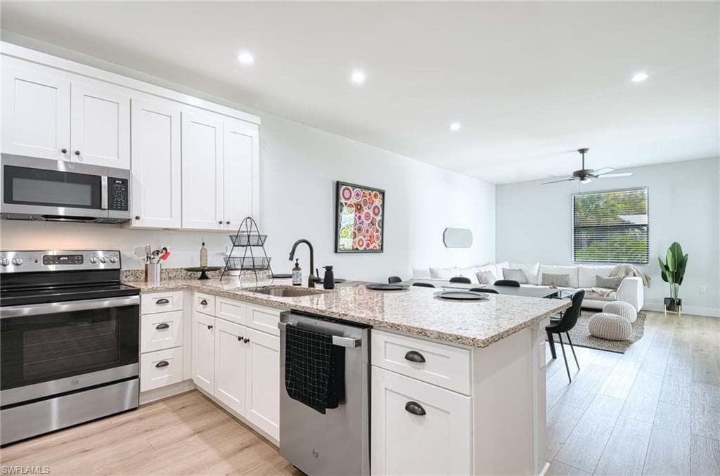 1147 Steeves AVE, NAPLES FL 34104-4