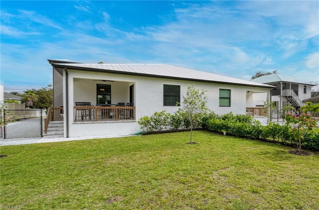 1147 Steeves AVE, NAPLES FL 34104-14