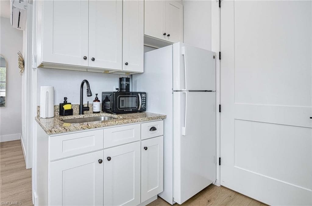 1147 Steeves AVE, NAPLES FL 34104-18