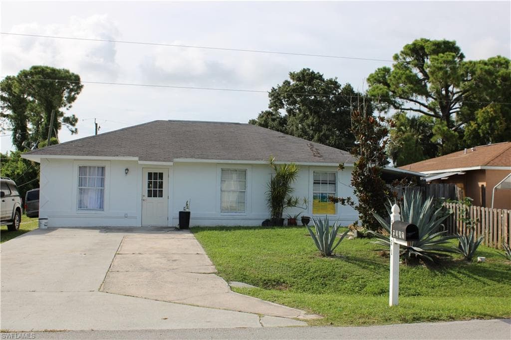 5321 Warren ST, NAPLES FL 34113-1