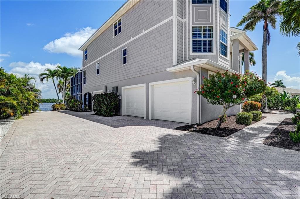 5640 Williams DR, FORT MYERS BEACH FL 33931-5