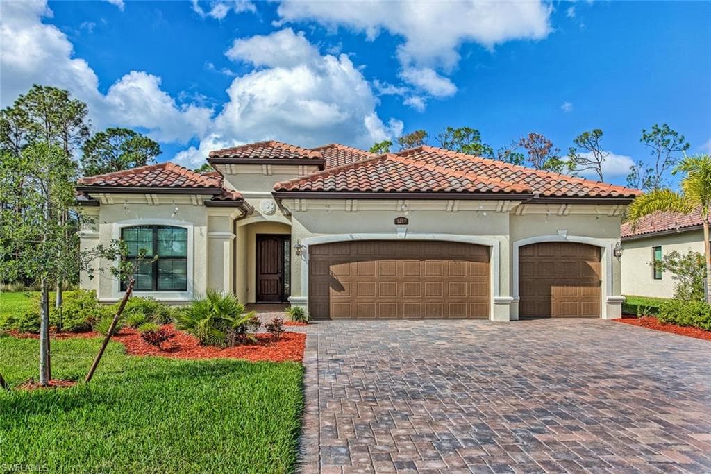 9387 Vercelli CT, NAPLES FL 34113-1
