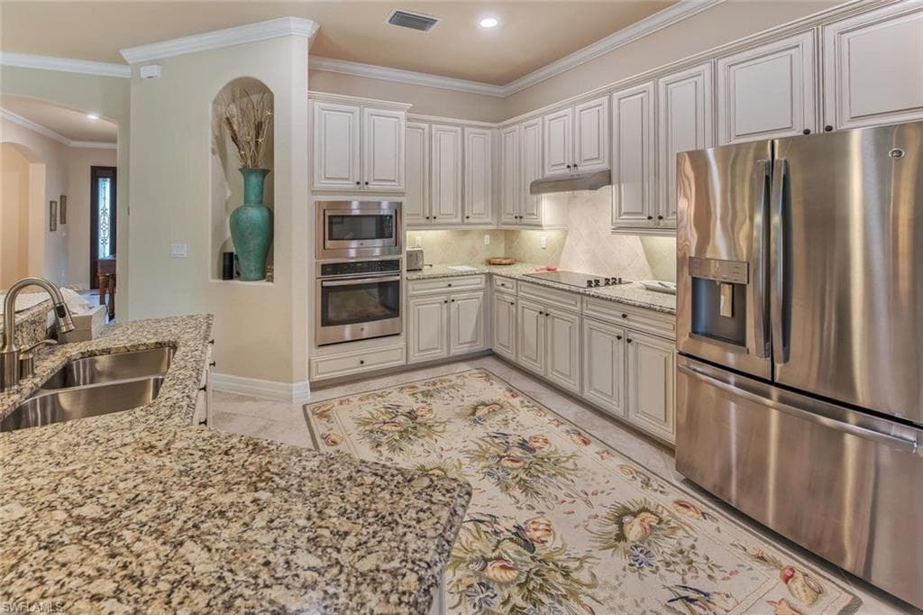 9387 Vercelli CT, NAPLES FL 34113-6