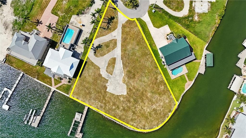 645 Matanzas CT, FORT MYERS BEACH FL 33931-5