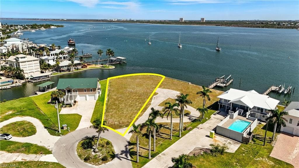 645 Matanzas CT, FORT MYERS BEACH FL 33931-3