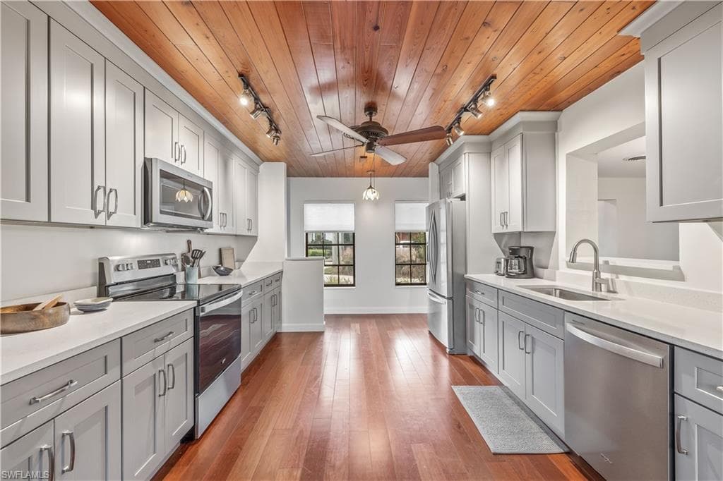 3209 W Riverside DR, FORT MYERS FL 33901-6