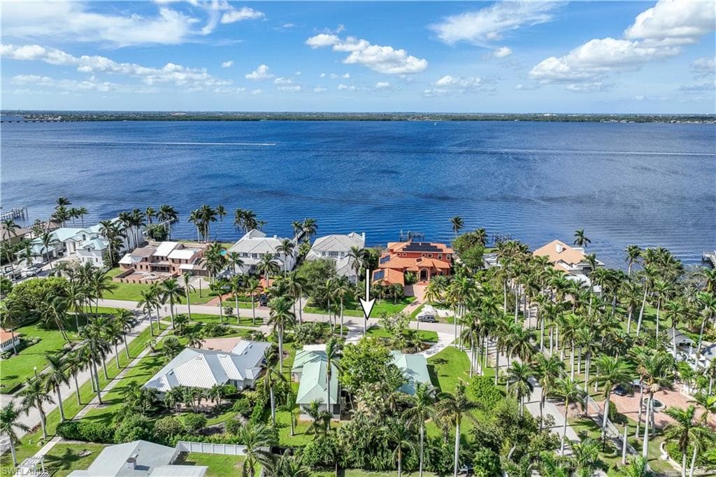 3209 W Riverside DR, FORT MYERS FL 33901-3