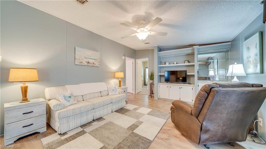 566 Horizon DR, NORTH FORT MYERS FL 33903-5