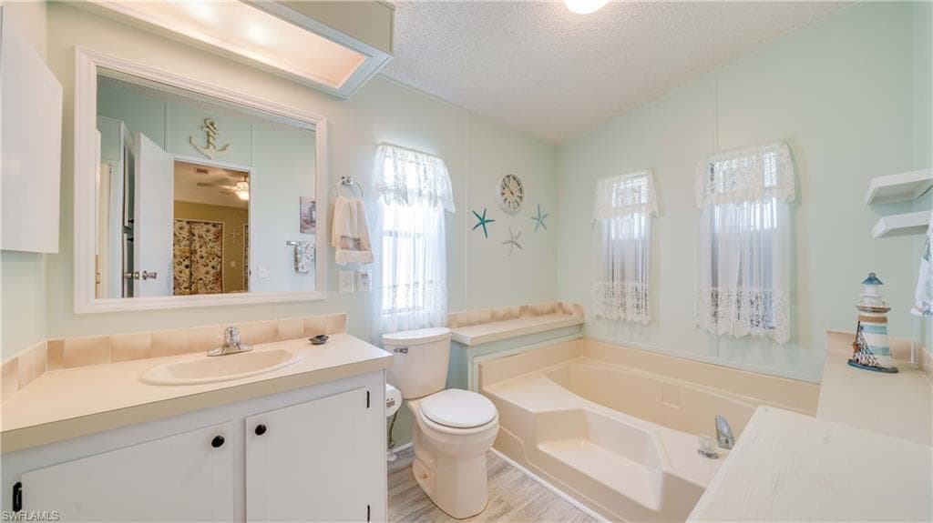 566 Horizon DR, NORTH FORT MYERS FL 33903-15