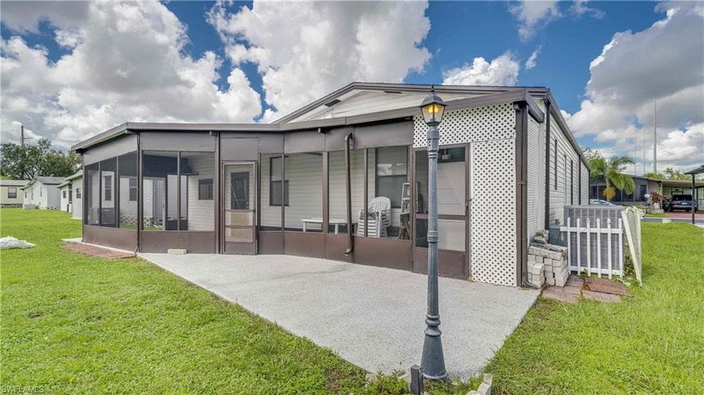 566 Horizon DR, NORTH FORT MYERS FL 33903-25