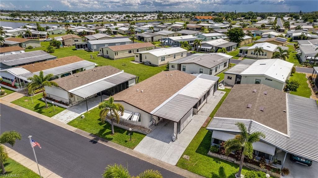 566 Horizon DR, NORTH FORT MYERS FL 33903-35