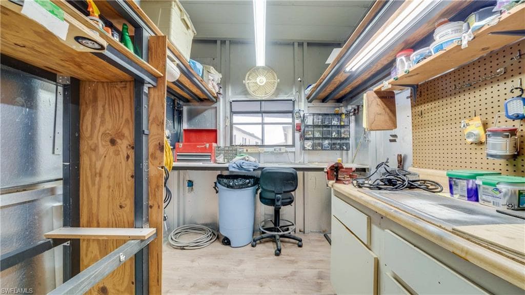 566 Horizon DR, NORTH FORT MYERS FL 33903-29