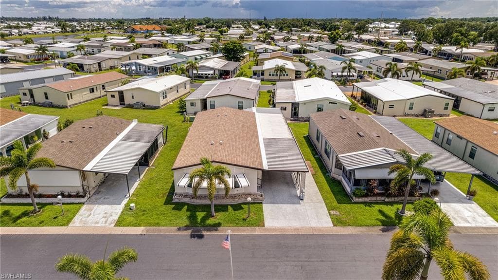 566 Horizon DR, NORTH FORT MYERS FL 33903-34