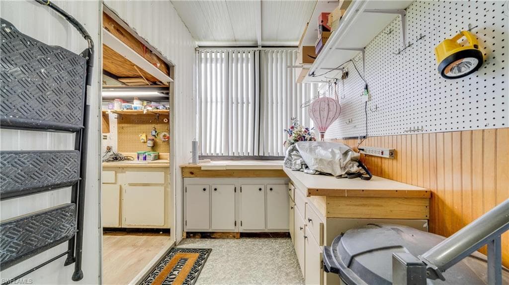 566 Horizon DR, NORTH FORT MYERS FL 33903-28