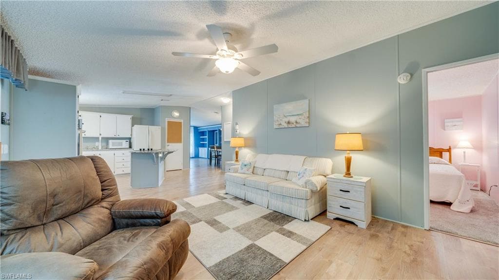 566 Horizon DR, NORTH FORT MYERS FL 33903-7