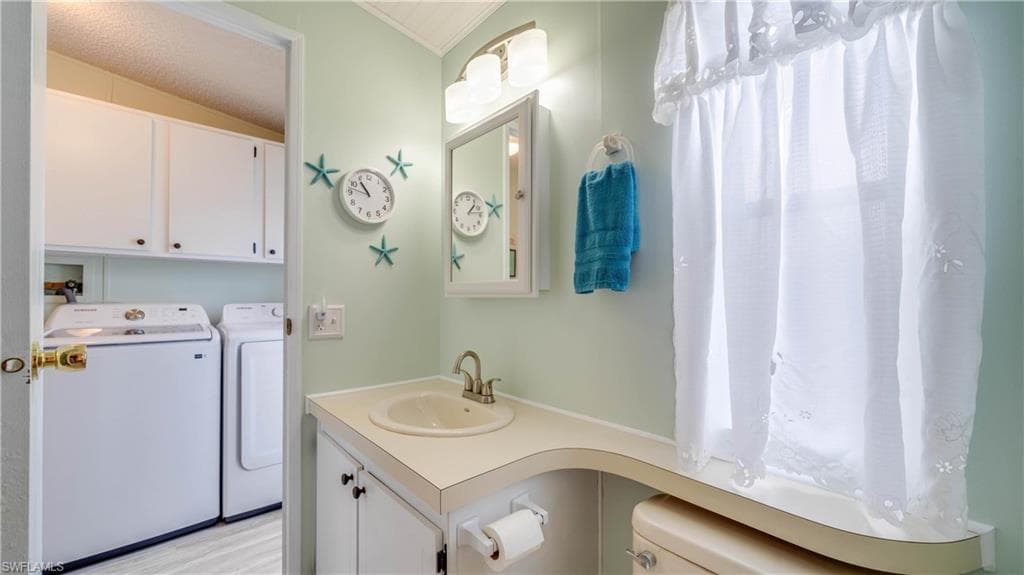 566 Horizon DR, NORTH FORT MYERS FL 33903-20