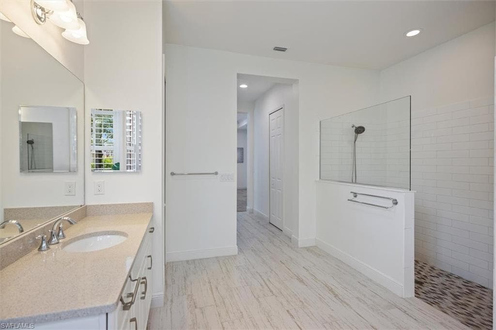 21555 Oaks Of Estero CIR, ESTERO FL 33928-21