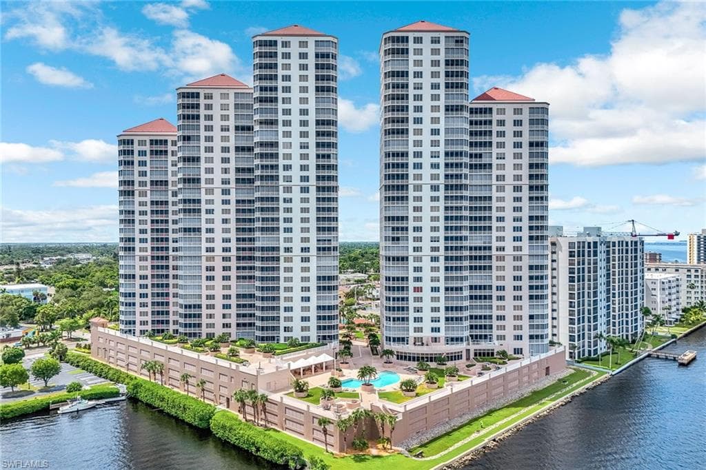 2090 W First ST # E2105, FORT MYERS FL 33901-3