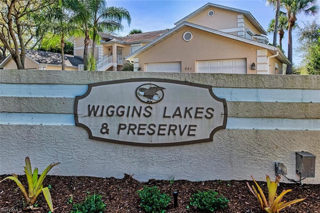 774 Wiggins Lake DR # 106, NAPLES FL 34110-19