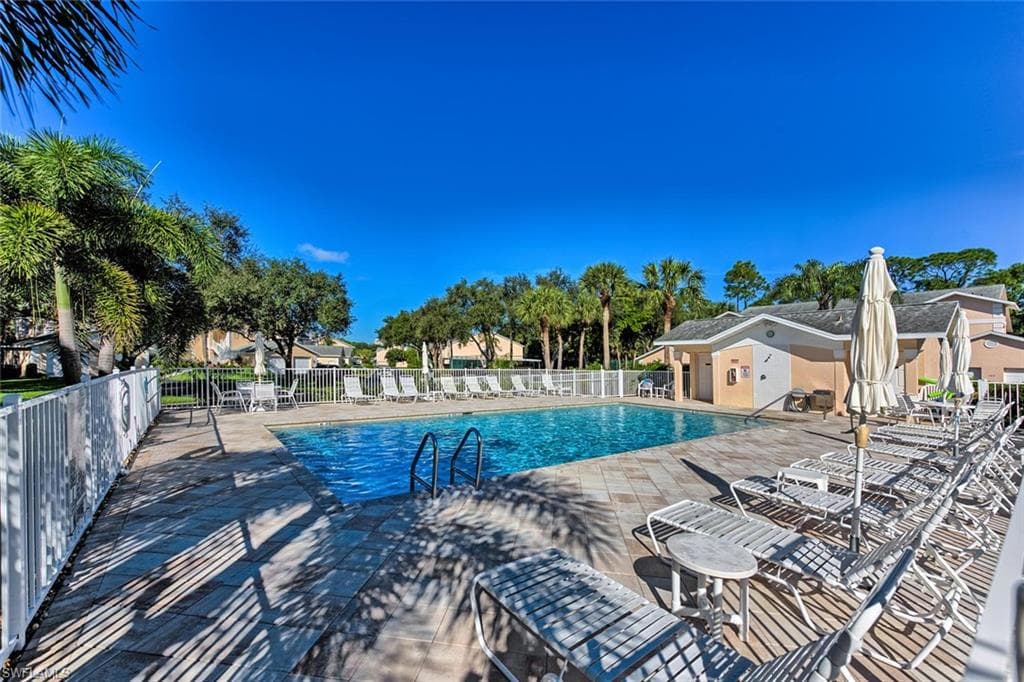 774 Wiggins Lake DR # 106, NAPLES FL 34110-33