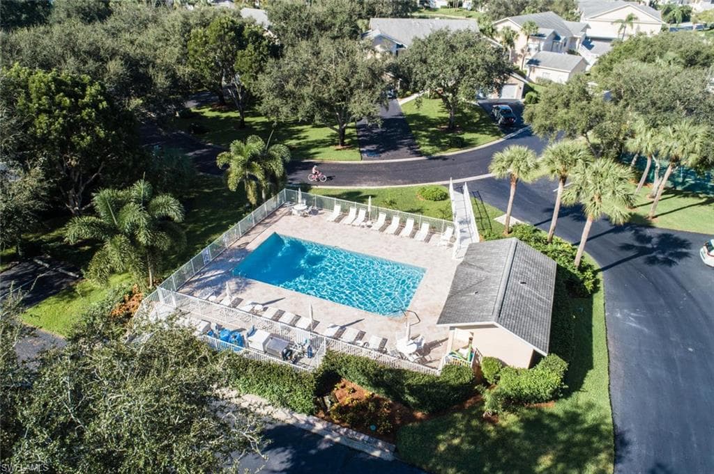 774 Wiggins Lake DR # 106, NAPLES FL 34110-30