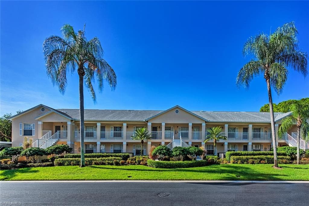 774 Wiggins Lake DR # 106, NAPLES FL 34110-20
