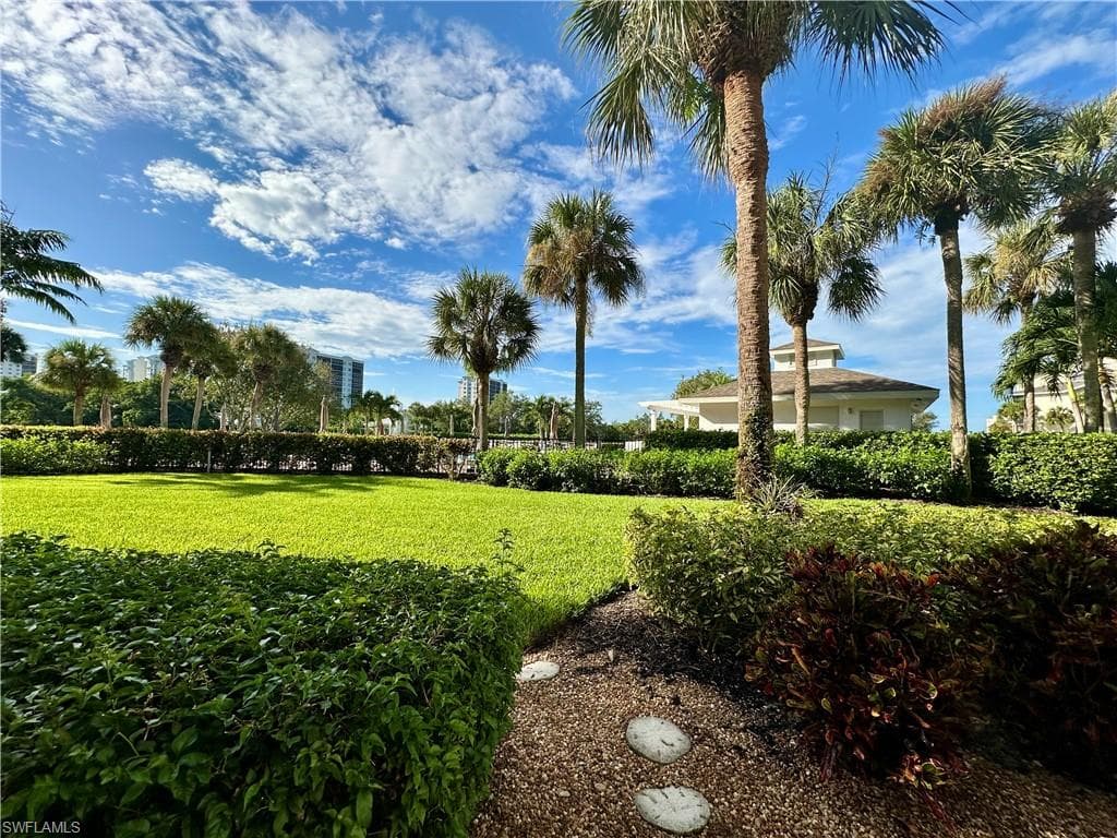 360 Horse Creek DR # 106, NAPLES FL 34110-12