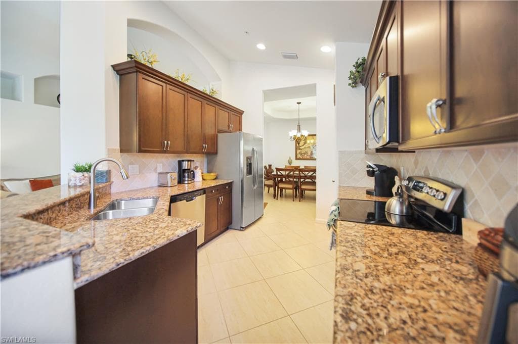 6641 Alden Woods CIR # 201, NAPLES FL 34113-5