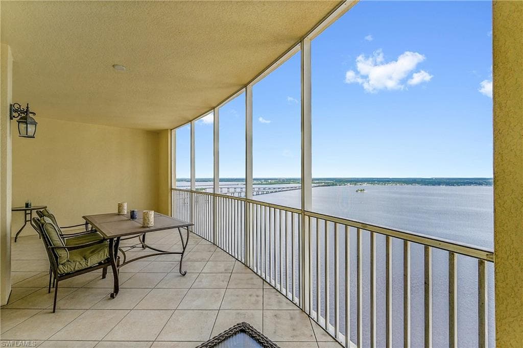 2743 1st ST # 2404, FORT MYERS FL 33916-1