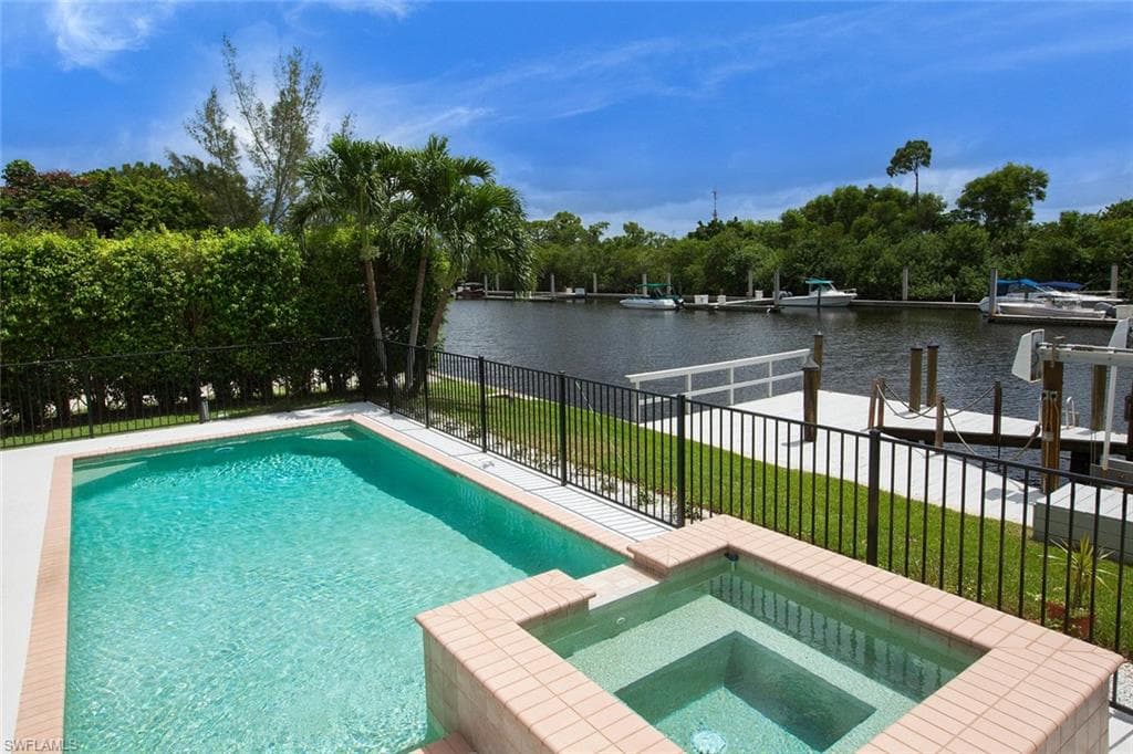 2048 Harbor LN, NAPLES FL 34104-25