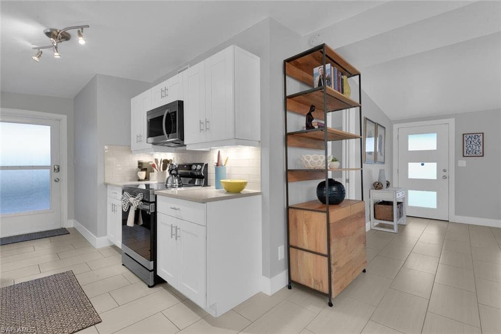 2048 Harbor LN, NAPLES FL 34104-6