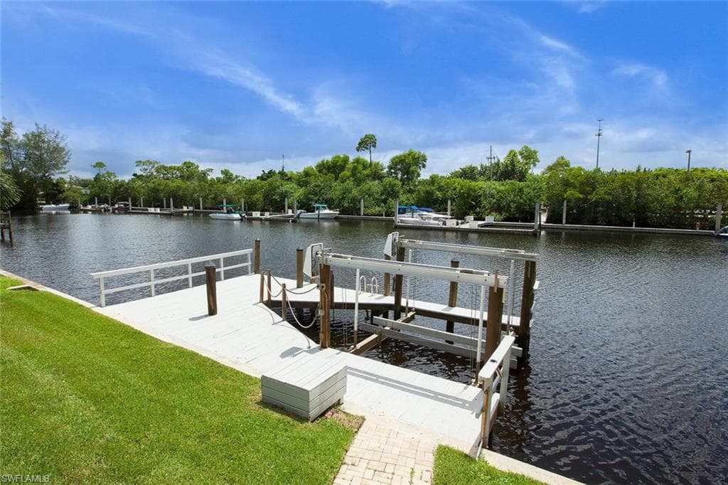 2048 Harbor LN, NAPLES FL 34104-29