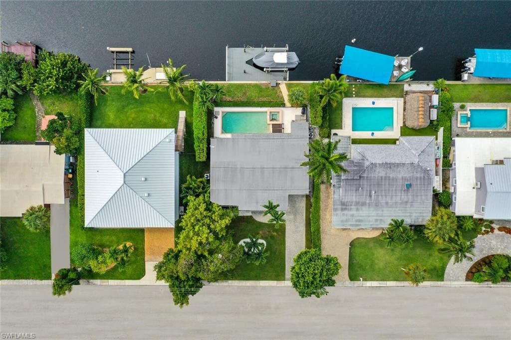 2048 Harbor LN, NAPLES FL 34104-33