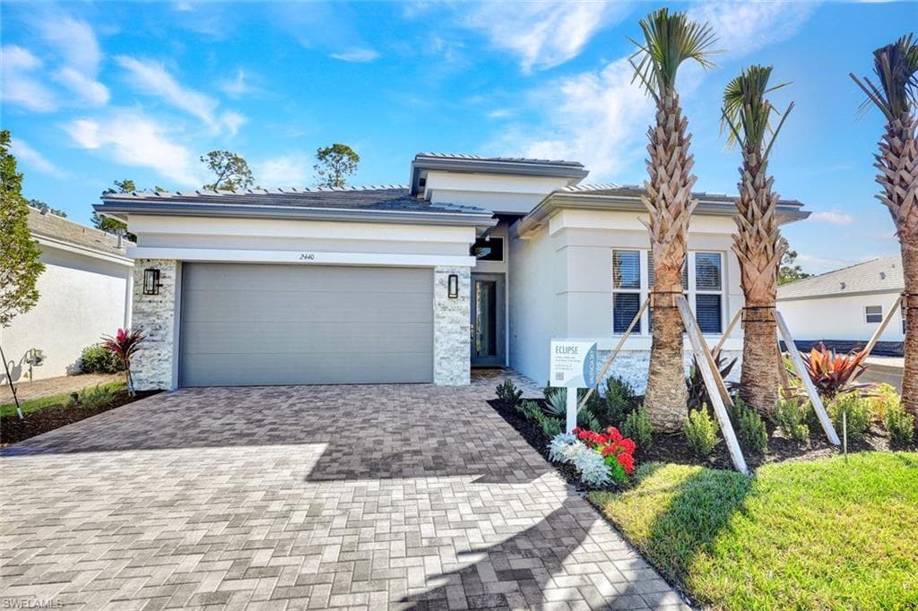 2440 Cambridge WAY, NAPLES FL 34112-1